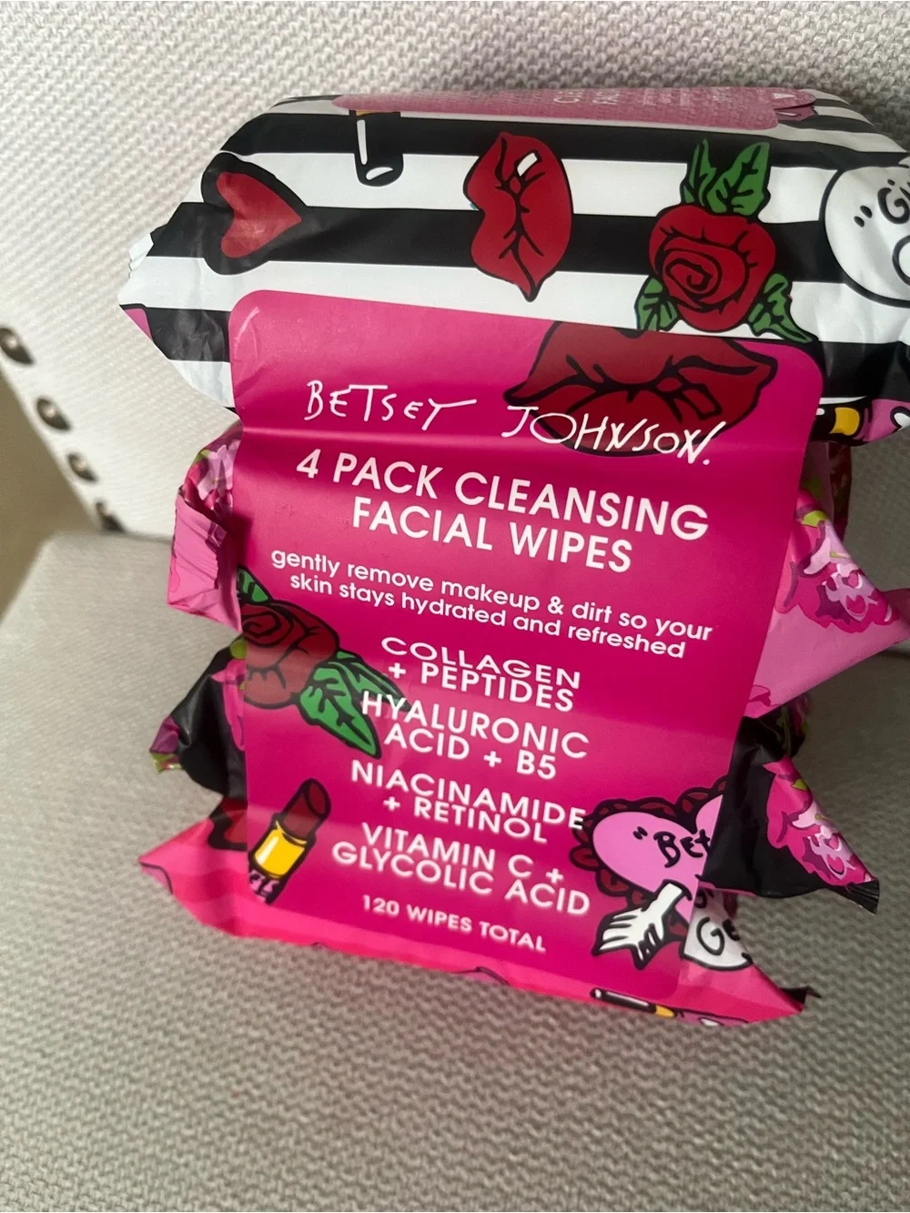NIP Betsey Johnson 4 pack collagen cleansing wipes. Total: 120 wipes. 🩷🩷